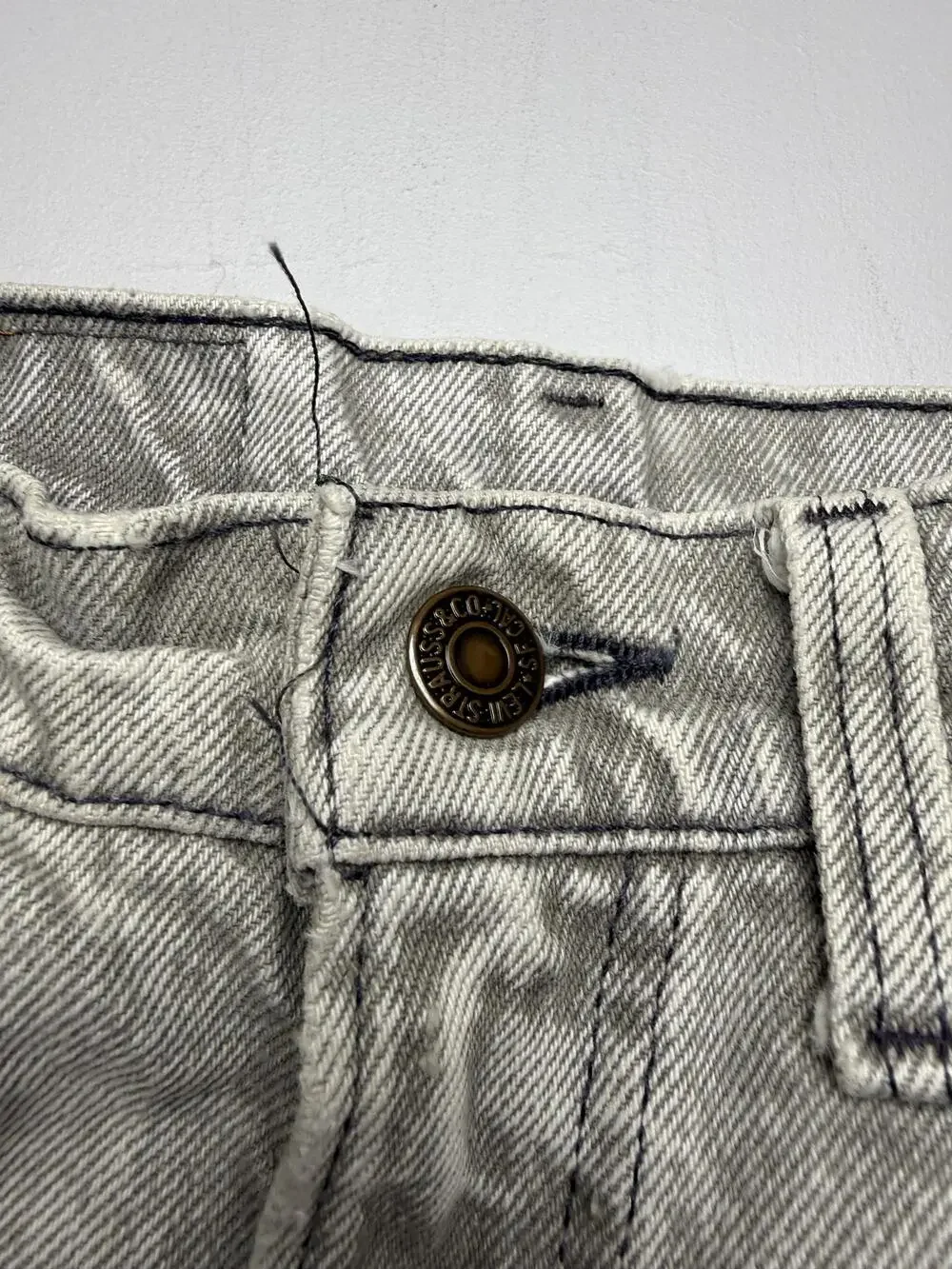 Vintage Levis Jeans Mens 32x32 Gray Acid Wash Denim Straight Distressed USA VTG